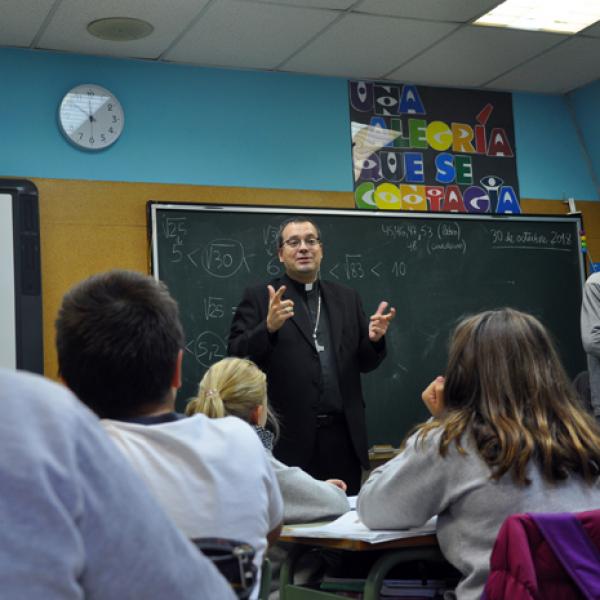 2018-10-30 - Visita pastoral de monseñor Vidal al colegio Enriqueta Aymer