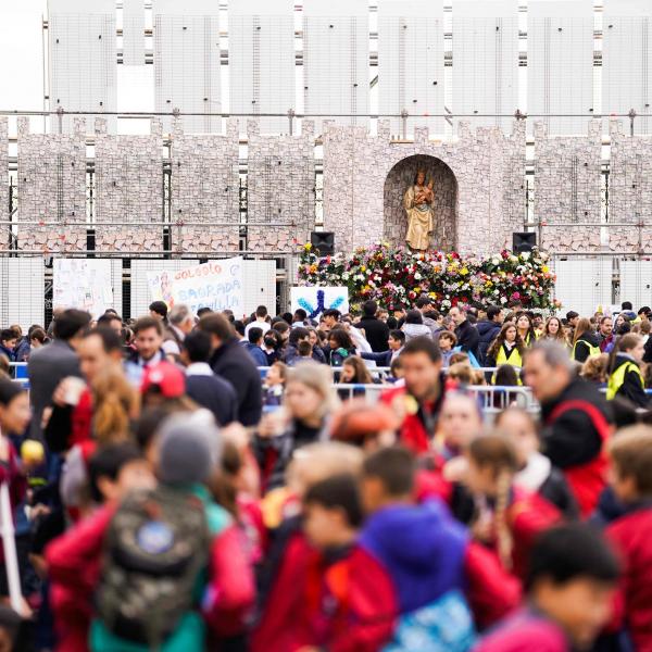 2022-11-8 - Ofrenda floral solidaria en honor a la Virgen de la Almudena