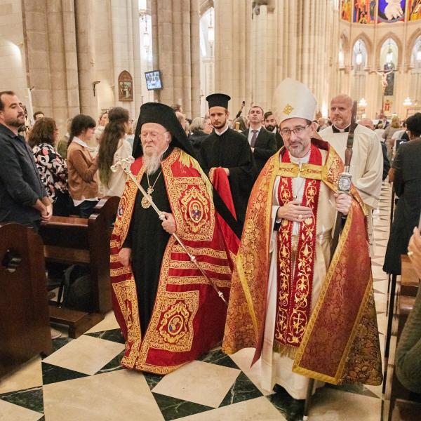 2023-10-15 - Bartolomé I en el encuentro de oración en la catedral de Santa María la Real de la Almudena.