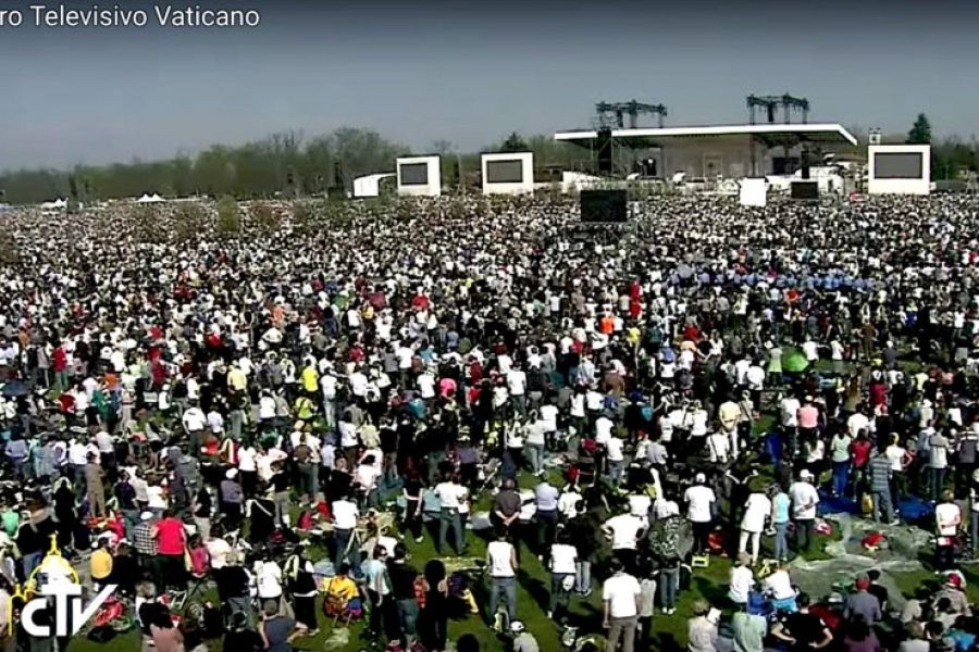 Misa en Monza: Francisco invita a &#039;perder el tiempo&#039; con la familia, la solidaridad y la memoria