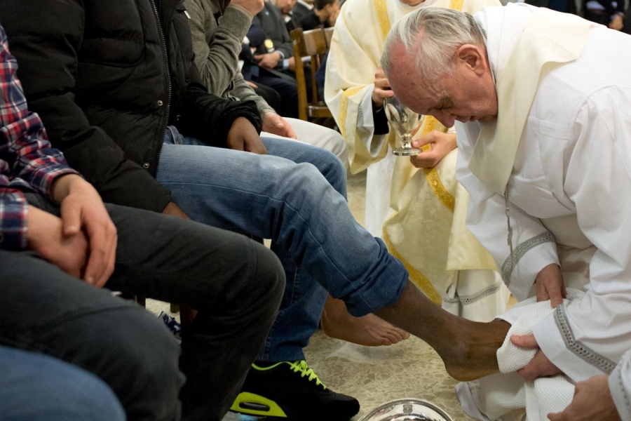 El Papa dispone que no sean solo hombres los elegidos para el lavatorio de los pies en la Liturgia del Jueves Santo