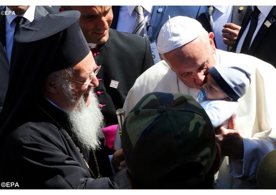 Papa: en Lesbos late el corazón de la humanidad. Llamamiento, gratitud, aliento y esperanza