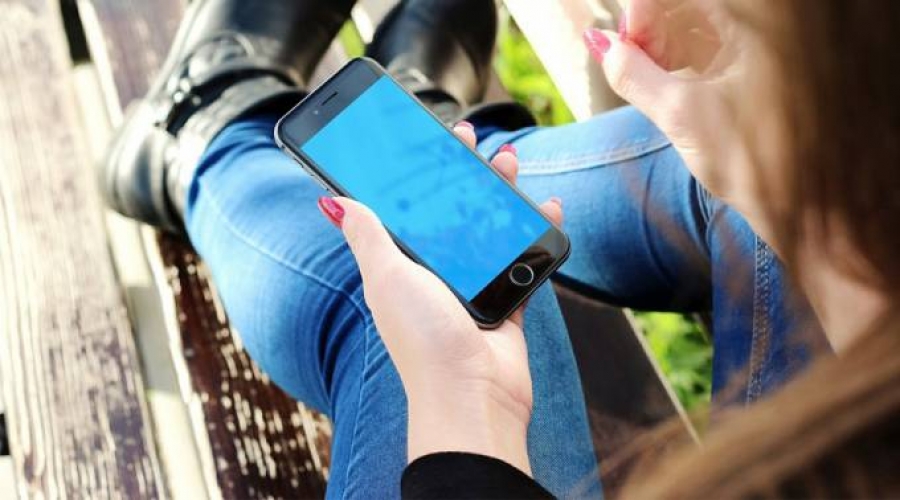 Ayunar del teléfono móvil para vivir la Cuaresma, propone obispo