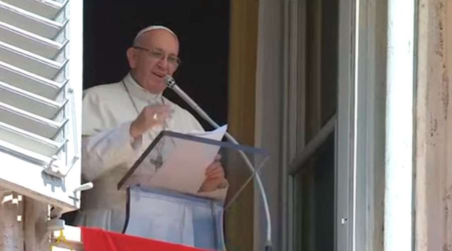 Papa Francisco: Que María nos ayude a no tener miedo a la cruz de Jesús