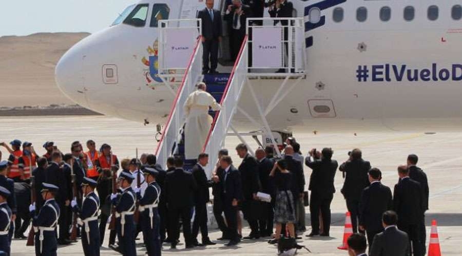 El Papa Francisco se despide de Chile y parte rumbo a Perú