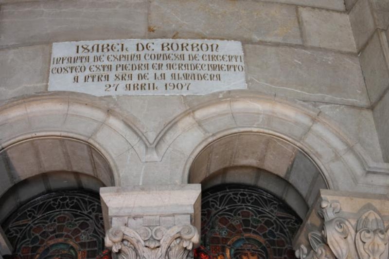 Diversos arquitectos participaron en las obras de construcción de la cripta de la catedral