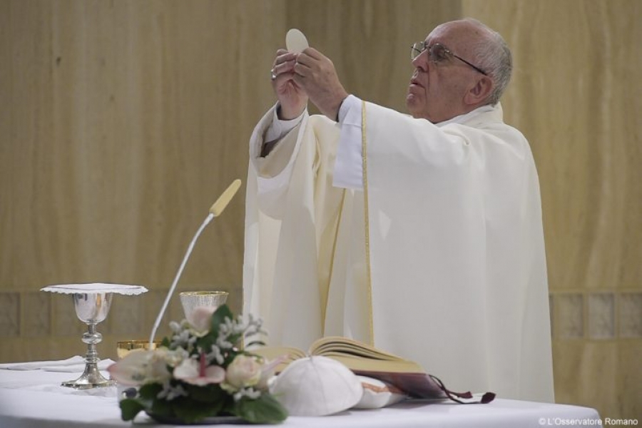 El Papa en Santa Marta: Hay que mirarse al espejo antes de juzgar