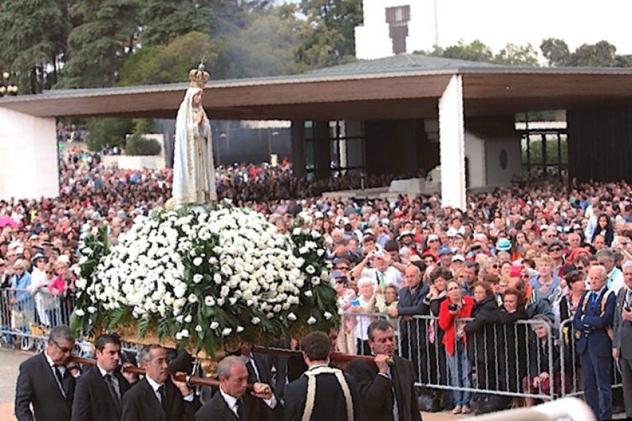 El Papa en la Audiencia: &#039;Voy como peregrino a Fátima donde confiaré a María el futuro de la humanidad&#039;