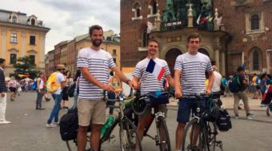 Vídeo: 3 jóvenes recorren casi 2 mil kilómetros en bicicleta de París a JMJ Cracovia