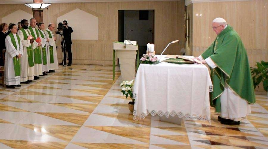 Si la oración no se hace con valentía no es cristiana, asegura el Papa Francisco
