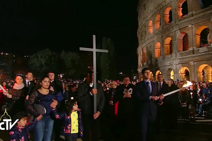 Texto de la oración final del papa Francisco, al concluir el Via Crucis 2017