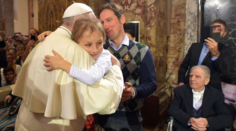 Santo Padre a sacerdotes, consagrados y laicos: Oración es la fuerza de nuestra misión