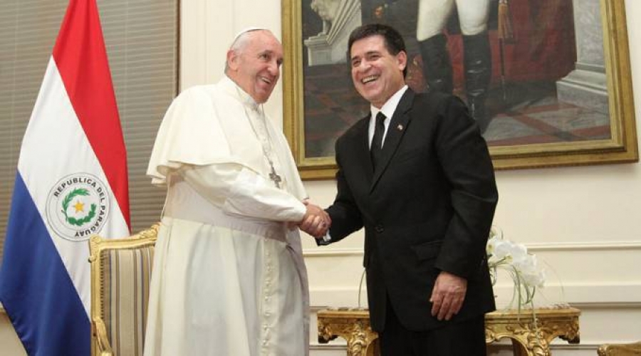 Francisco se reúne con el presidente de Paraguay