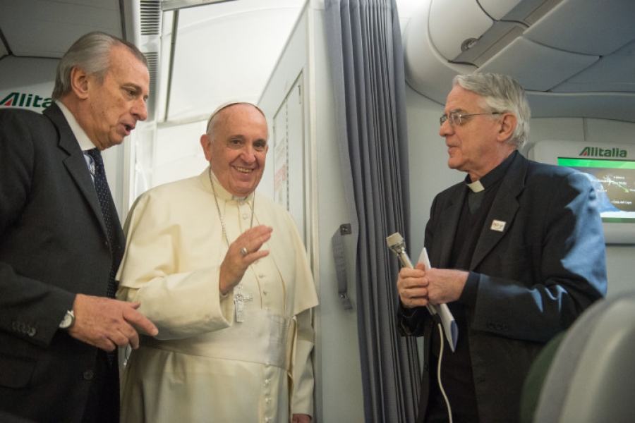 El Papa en el avión: ‘El aborto no es un mal menor, es un crimen’