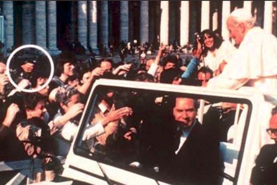 13 de mayo de 1981: «Rezábamos atónitos pensando que el Papa estaba muerto»