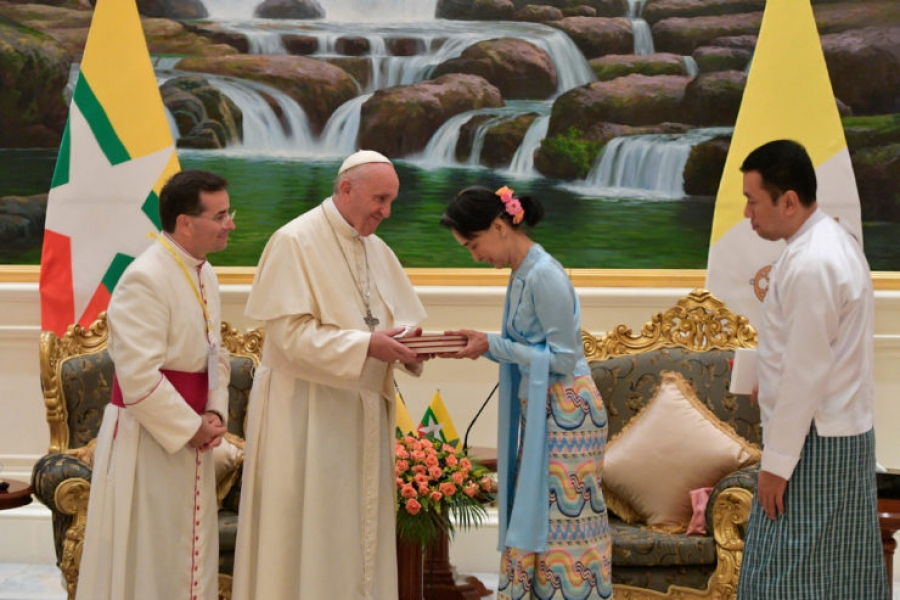 Myanmar: La charla del Papa con Aung San Suu Kyi