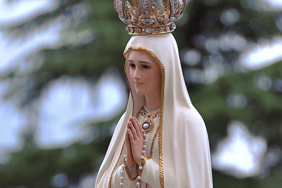 Rezar el rosario por la paz, como ha pedido la Virgen de Fátima