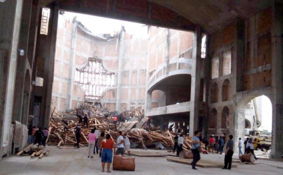 Víctimas de derrumbe de catedral reciben apoyo de la Iglesia en México