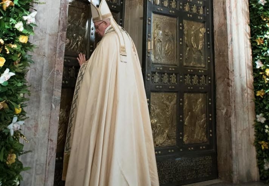 Más de 900 millones de fieles han atravesado una Puerta Santa durante el Jubileo