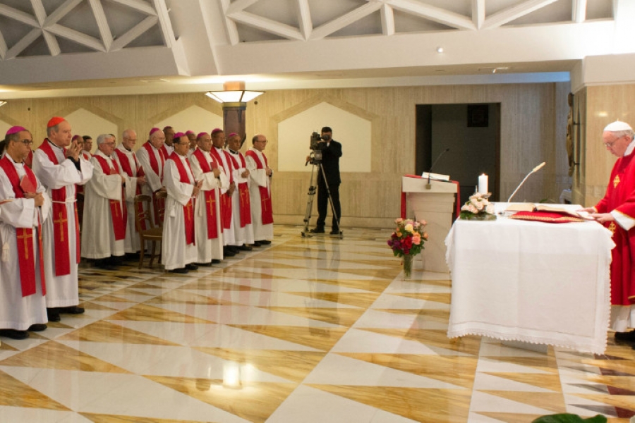 El Papa en Santa Marta: Nunca ser cristianos de doble vida