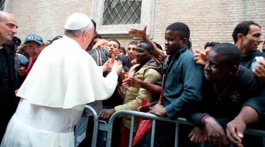Papa Francisco se encontrará con refugiados acogidos en parroquias de Roma
