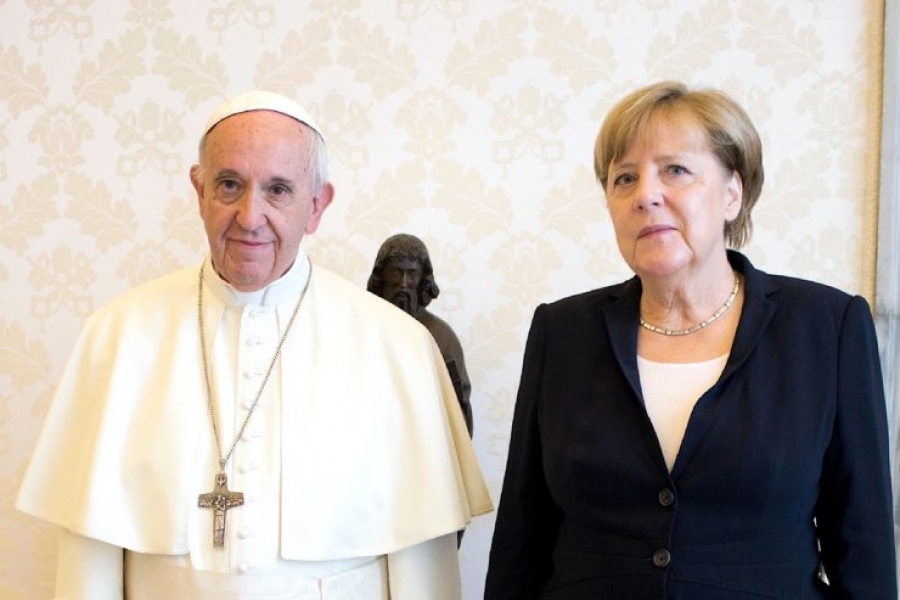 El Santo Padre y la canciller Ángela Merkel lamentan la salida de EE.UU del tratado de París
