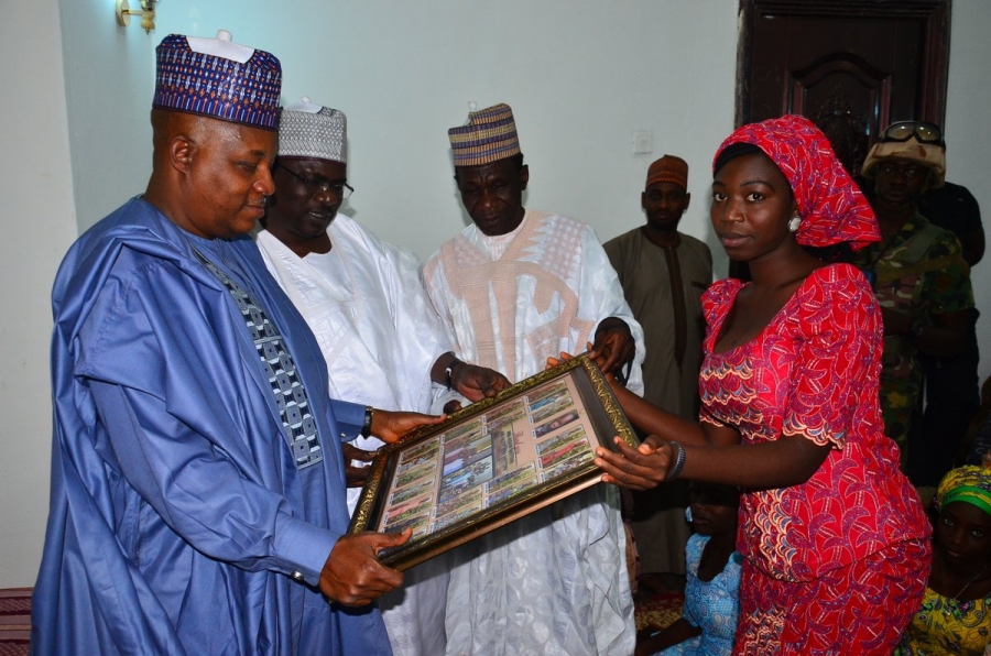 Niñas liberadas de Boko Haram regresan a Chibok para celebrar Navidad