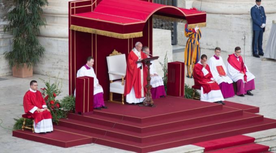 El Papa en solemnidad de San Pedro y San Pablo: ¡No seamos cristianos de salón!