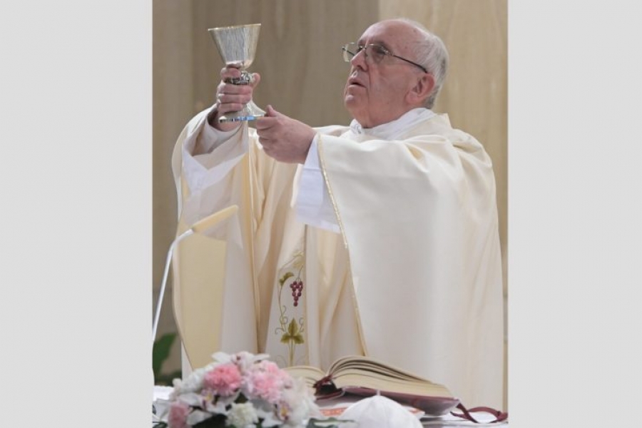 El Papa en Santa Marta: el mal espíritu entra siempre por los bolsillos