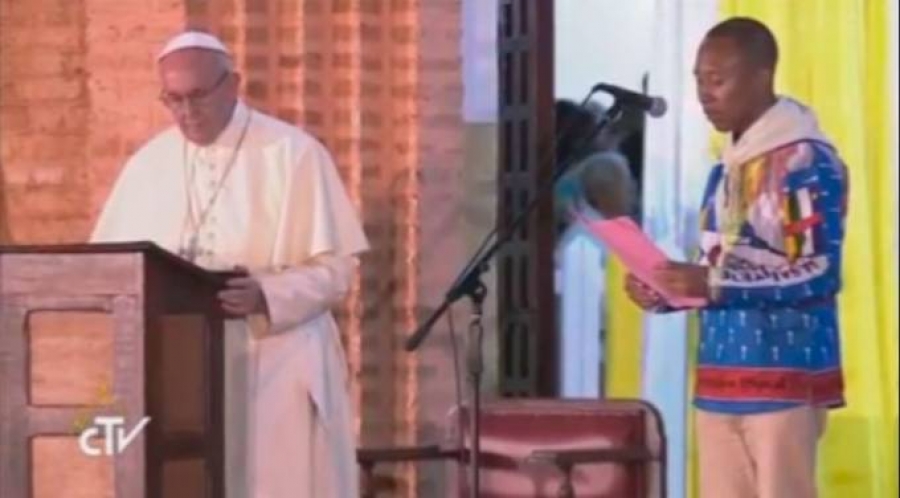 A los jóvenes el Papa les pide ser valientes y no huir
