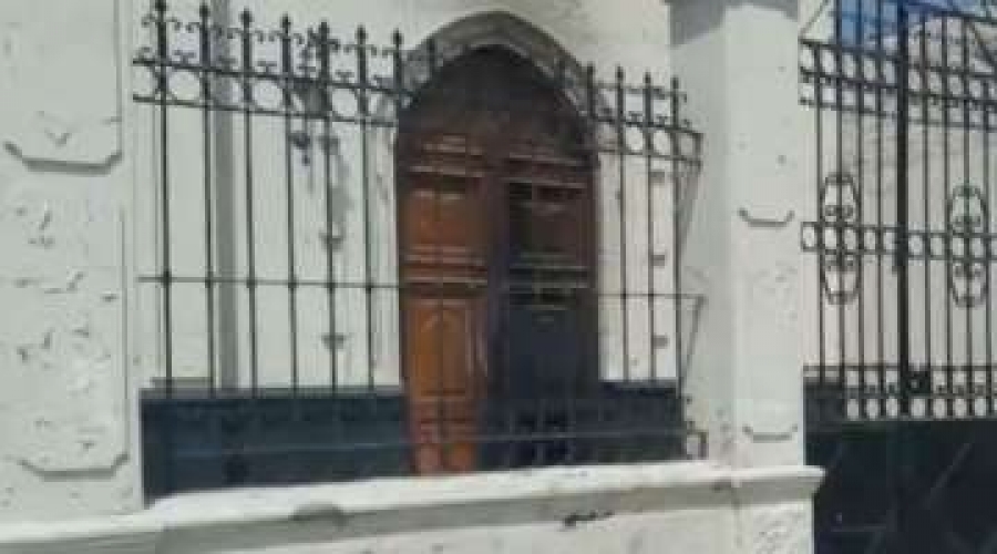 Queman puerta de iglesia en el sur de Perú a horas de la llegada del Papa