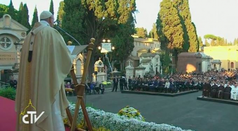 Francisco en la Misa de Todos los Santos: Las Bienaventuranzas conducen al cielo y hacen feliz