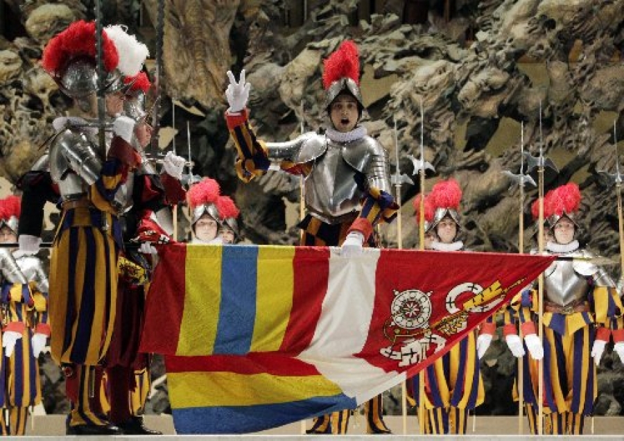 Los nuevos Guardias Suizos exclamaron: &#039;Juro servir al Pontífice reinante&#039;