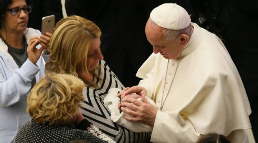La petición del Papa para las madres solteras… y para los padres solteros