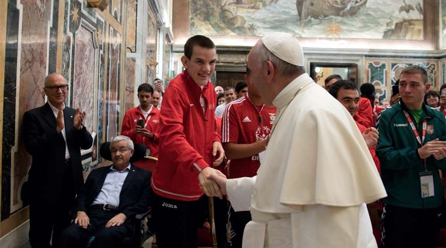 El Papa a deportistas: Muestren al mundo una sociedad más fraterna