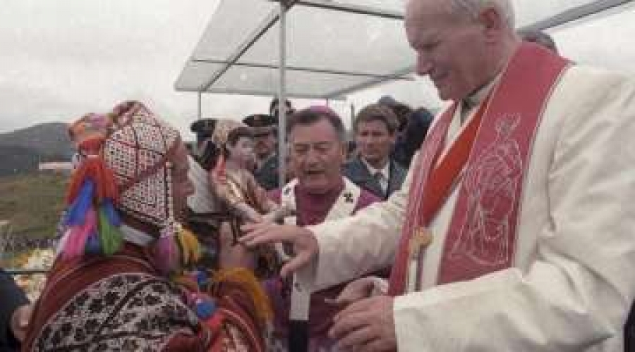 San Juan Pablo II fue el primer Papa que visitó Chile y Perú antes de Francisco