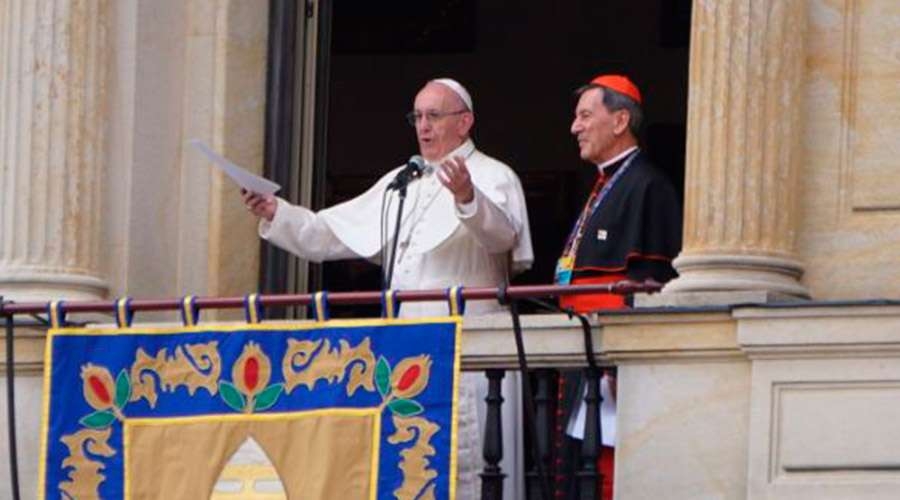 Fuego del amor de Cristo basta para incendiar el mundo, dice el Papa a jóvenes en Colombia