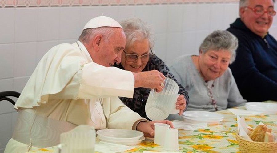 La comida del Santo Padre con los pobres en Florencia
