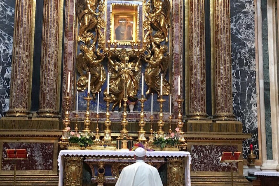 Al volver de Colombia el Papa Francisco reza a la Virgen en Santa María la Mayor