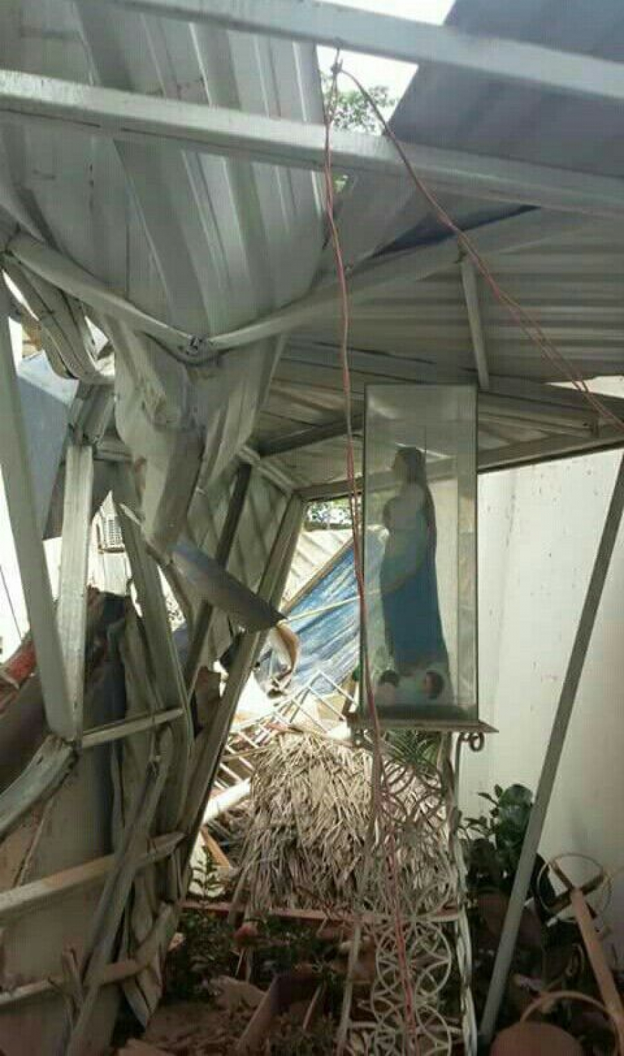 Imagen de Virgen que resistió terremoto da consuelo a Ecuador