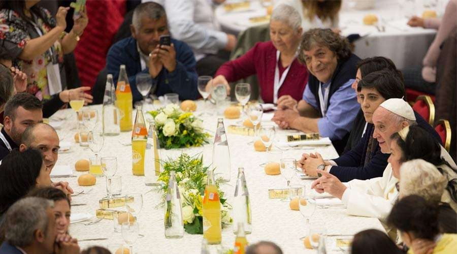 El Papa Francisco invita a almorzar a 1.500 pobres en el Vaticano