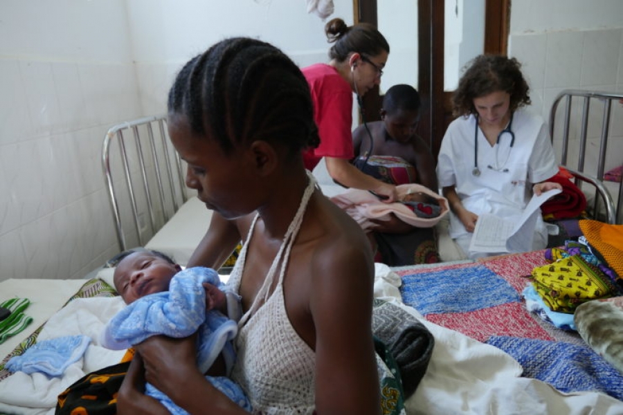 Congreso en el Vaticano pide acceso sanitario para los niños con VIH