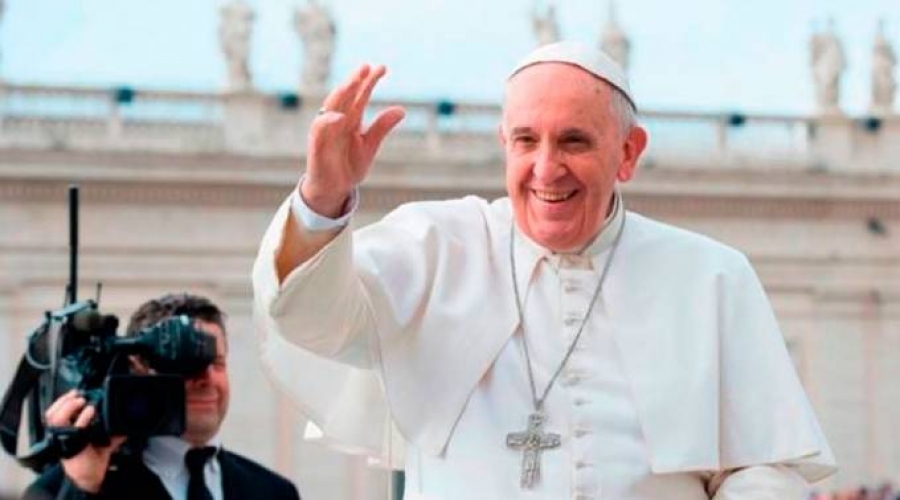 Francisco anima a religiosas a seguir educando a jóvenes de Polonia