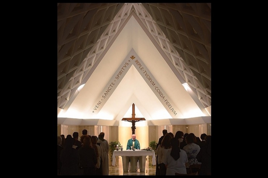 El Santo Padre en Santa Marta: «Rezar sin decir &#039;Padre&#039;, sin sentirse hijos, es orar como paganos»