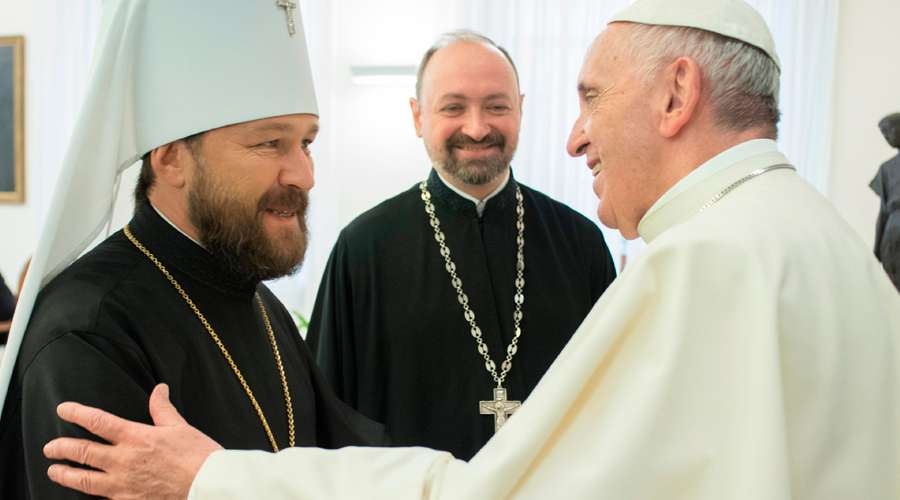 Papa Francisco recibe al líder ortodoxo Hilarión de Rusia en el Vaticano