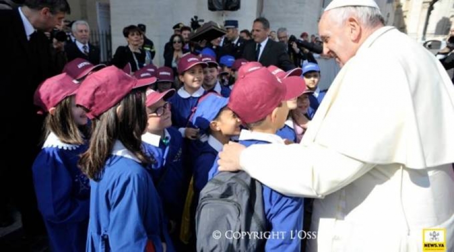 Niño escribe al Papa para que rece por su tía enferma y Francisco lo llama por teléfono