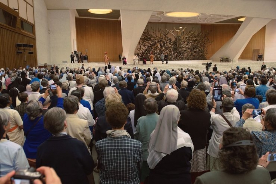 El Papa acepta crear una comisión que estudie el diaconado femenino