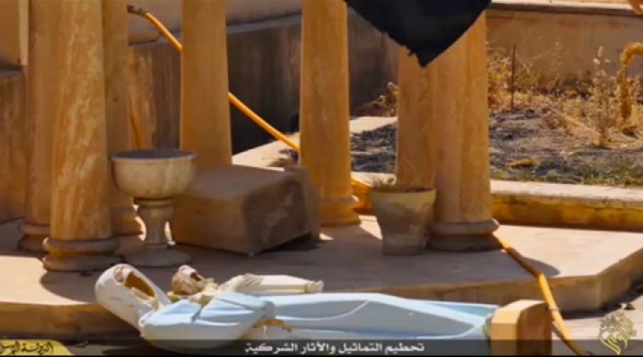 Jóvenes musulmanes ayudan a arreglar monasterio católico atacado por ISIS en Irak