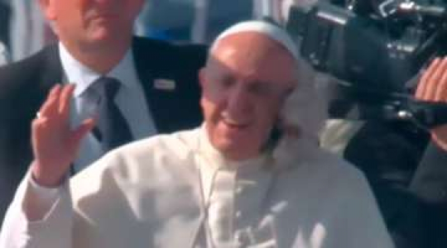 El Papa en Chile: Esta es la verdad sobre el objeto que le golpeó el rostro