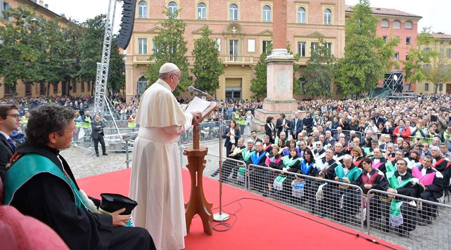 El Papa a estudiantes en Bolonia: ¡No se contenten con pequeños sueños, sueñen en grande!